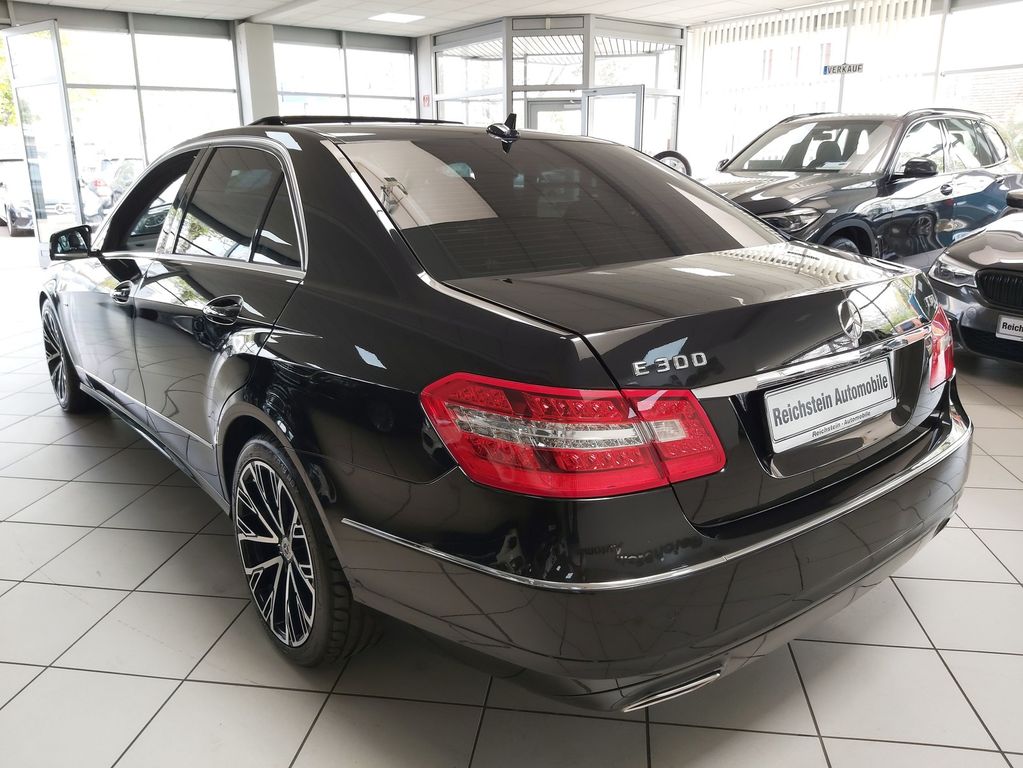 Mercedes-Benz E 300 CDI AVANTGARD LEDER TOTW KAMERA COMAND AHK