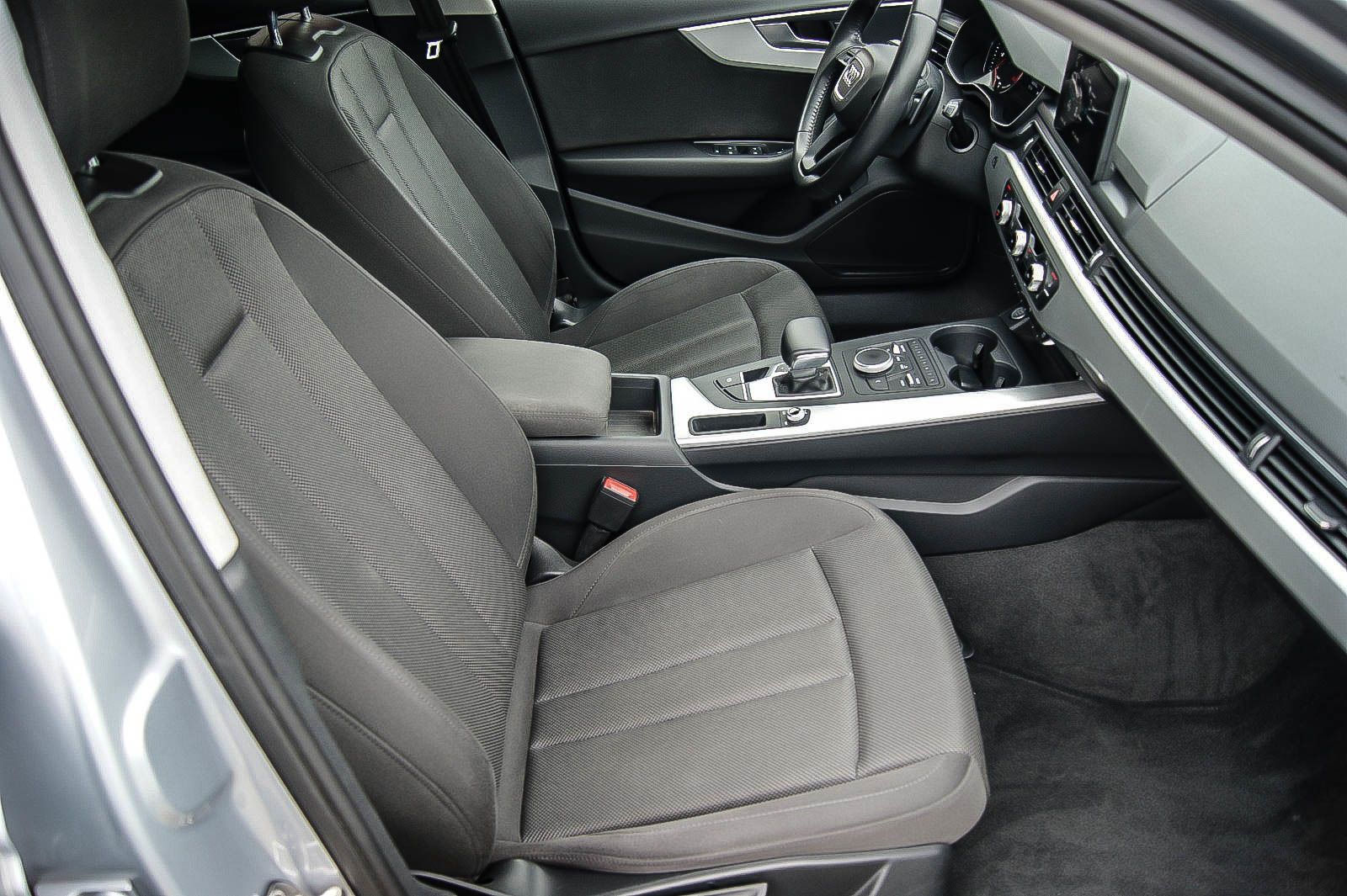 Fahrzeugabbildung Audi A4 Avant 14TFSI S-Tronic NAVI XENON ANHÄNGERKPLG
