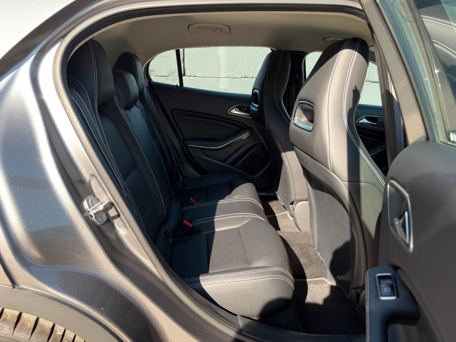 Fahrzeugabbildung Mercedes-Benz GLA 180 Urban Edition SHZ TEMP CAM NAVI BT LED