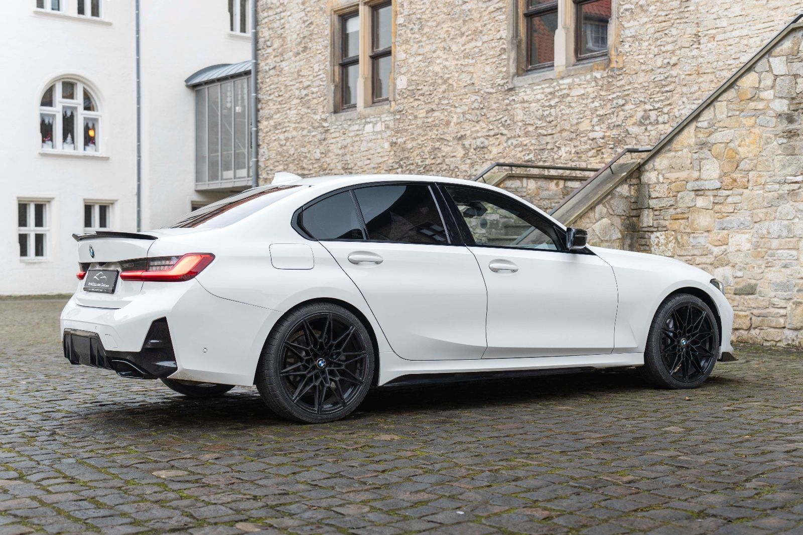 Fahrzeugabbildung BMW 330IX M-Sporpaket LED H&K TOTW CARPLAY KAM