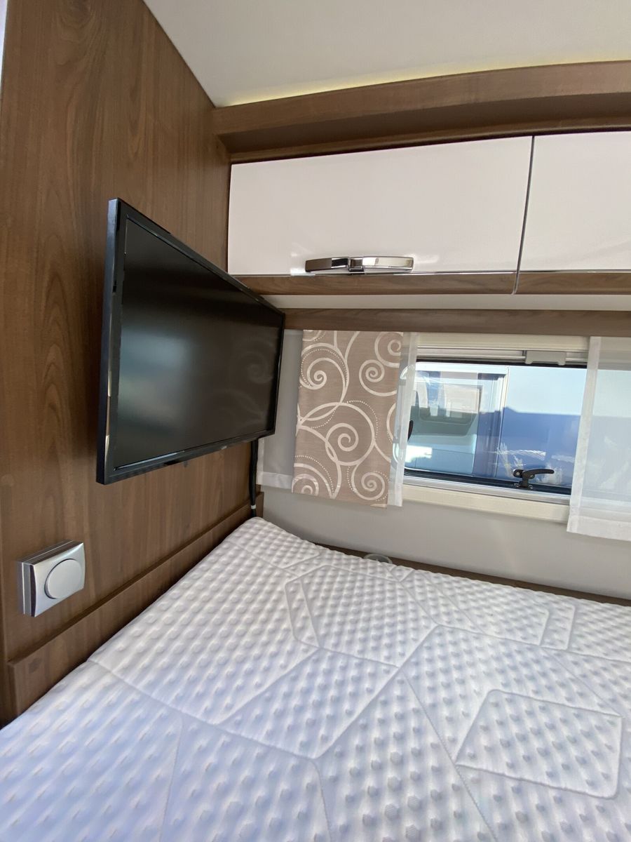 Fahrzeugabbildung Frankia F-Line I 740 BD Hubstützen, Solar, Sat + 2x TV