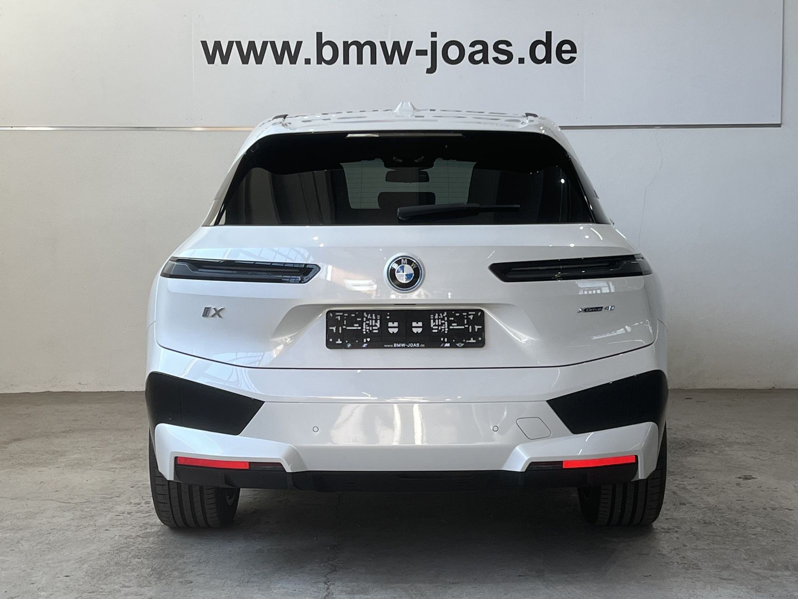 Fahrzeugabbildung BMW iX xDrive40 Sportpaket HiFi DAB Komfortzg.