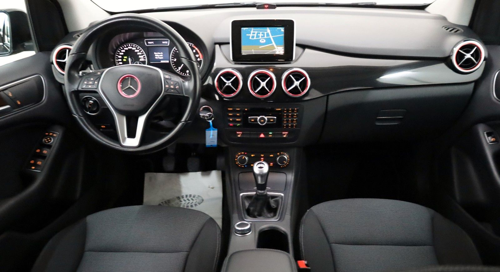 Fahrzeugabbildung Mercedes-Benz B 180d Navi,Bi-Xenon,SH,PDC vo.+hi.