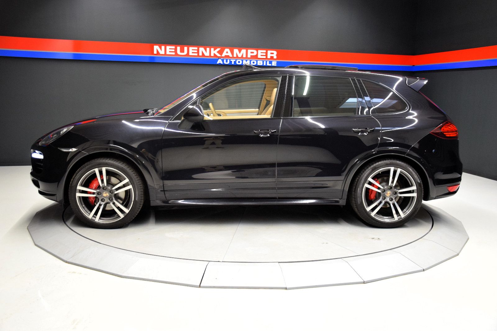 Fahrzeugabbildung Porsche Cayenne GTS PDLS+ Chrono BOSE Pano *Luft Kamera