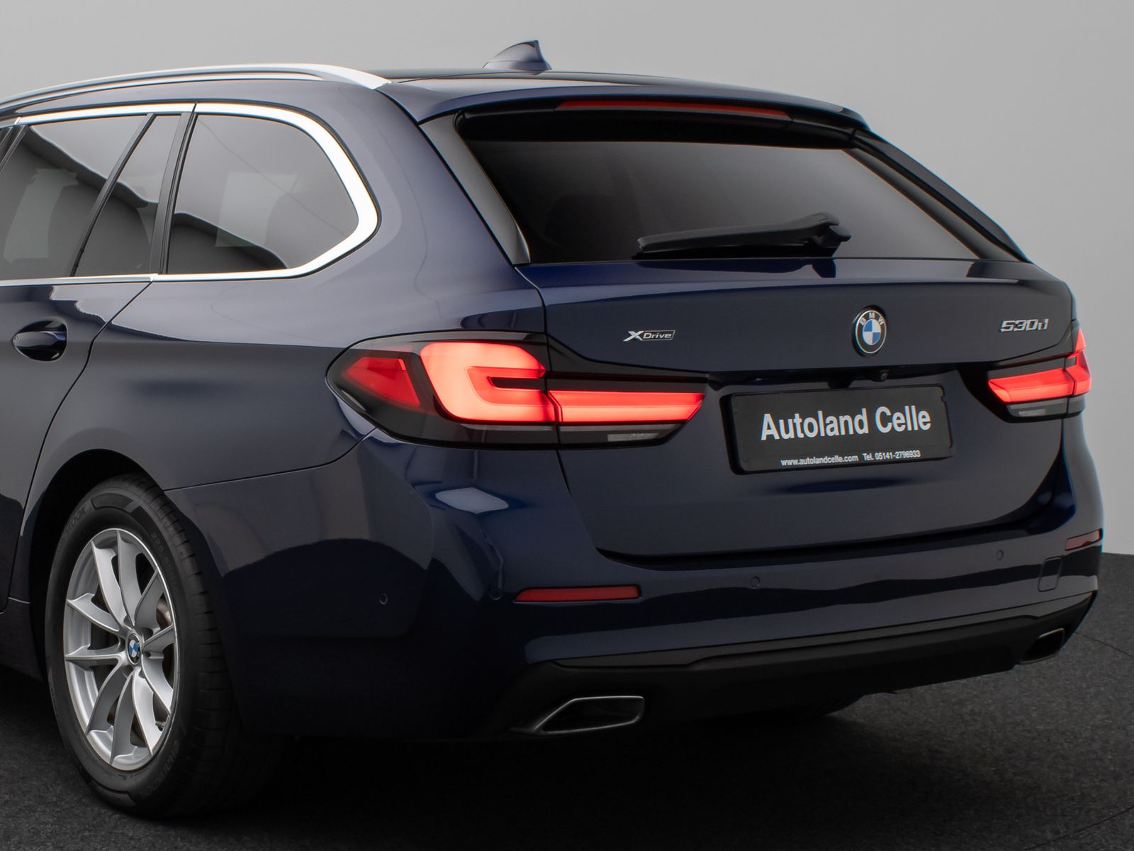 Fahrzeugabbildung BMW 530d xD Panoram Kamera HUD DAB HiFi SoftCl Sport