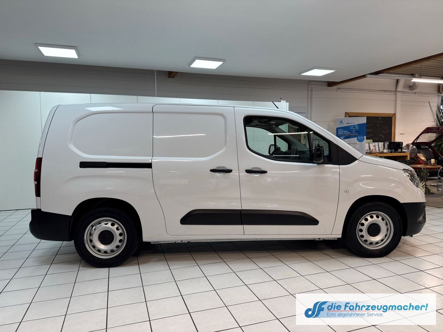 Fahrzeugabbildung Opel Combo E Cargo - e Edition XL Apple CarPlay Andro