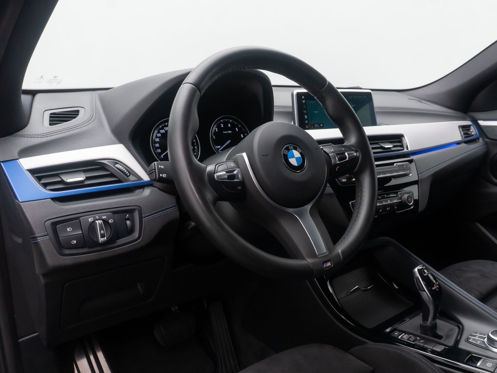Fahrzeugabbildung BMW X2 sD18i M Sport AHK Kamera GeschwindiReg 19Zoll