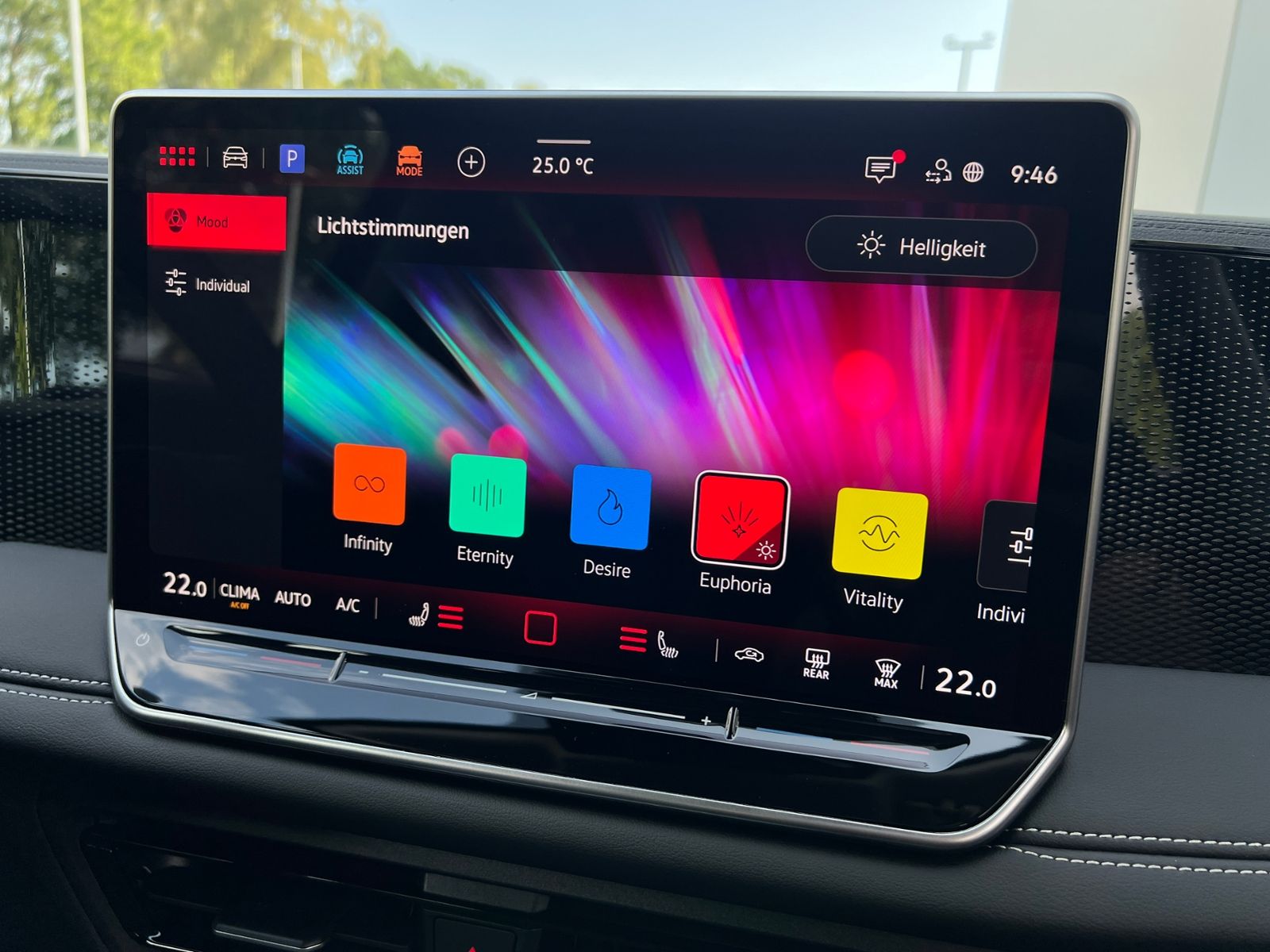 Fahrzeugabbildung Volkswagen Tiguan  ENERGY 2.0 TDI DSG *AHK, Navi, Travel As