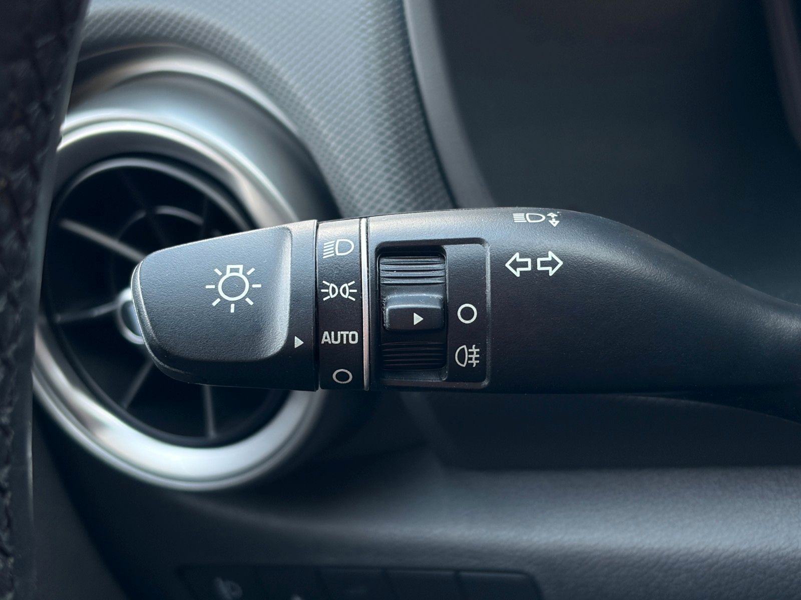 Fahrzeugabbildung Hyundai KONA E Select SHZ LHZ LKA LFA ACC Navi CarPlay