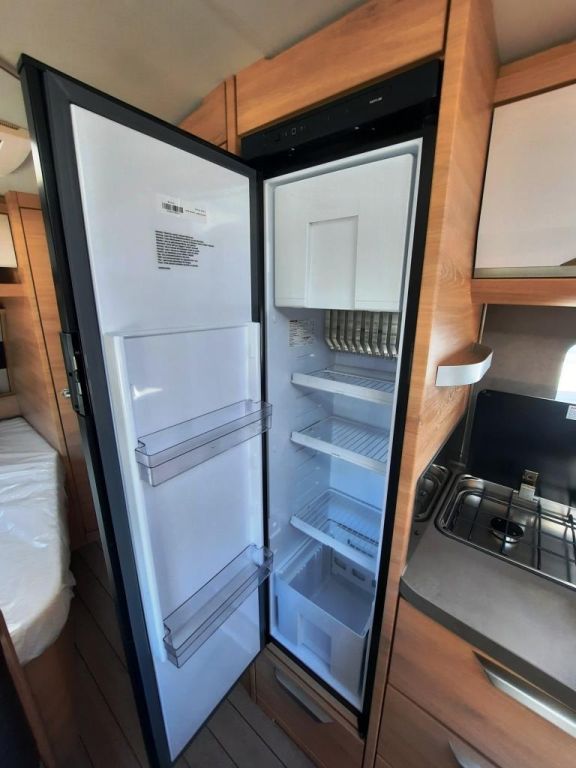 Fahrzeug Übersicht 14 Fahrzeugabbildung Knaus Südwind 540 FDK Black Selection Verfüg./Sparen S