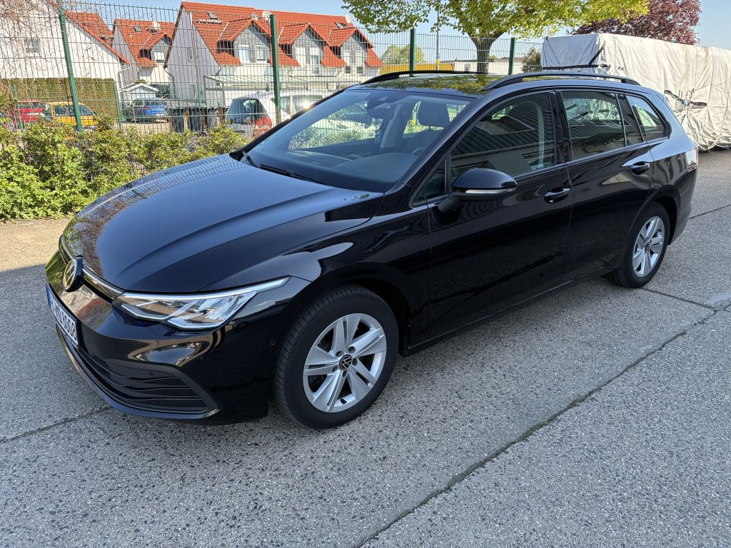 Volkswagen Golf - 1