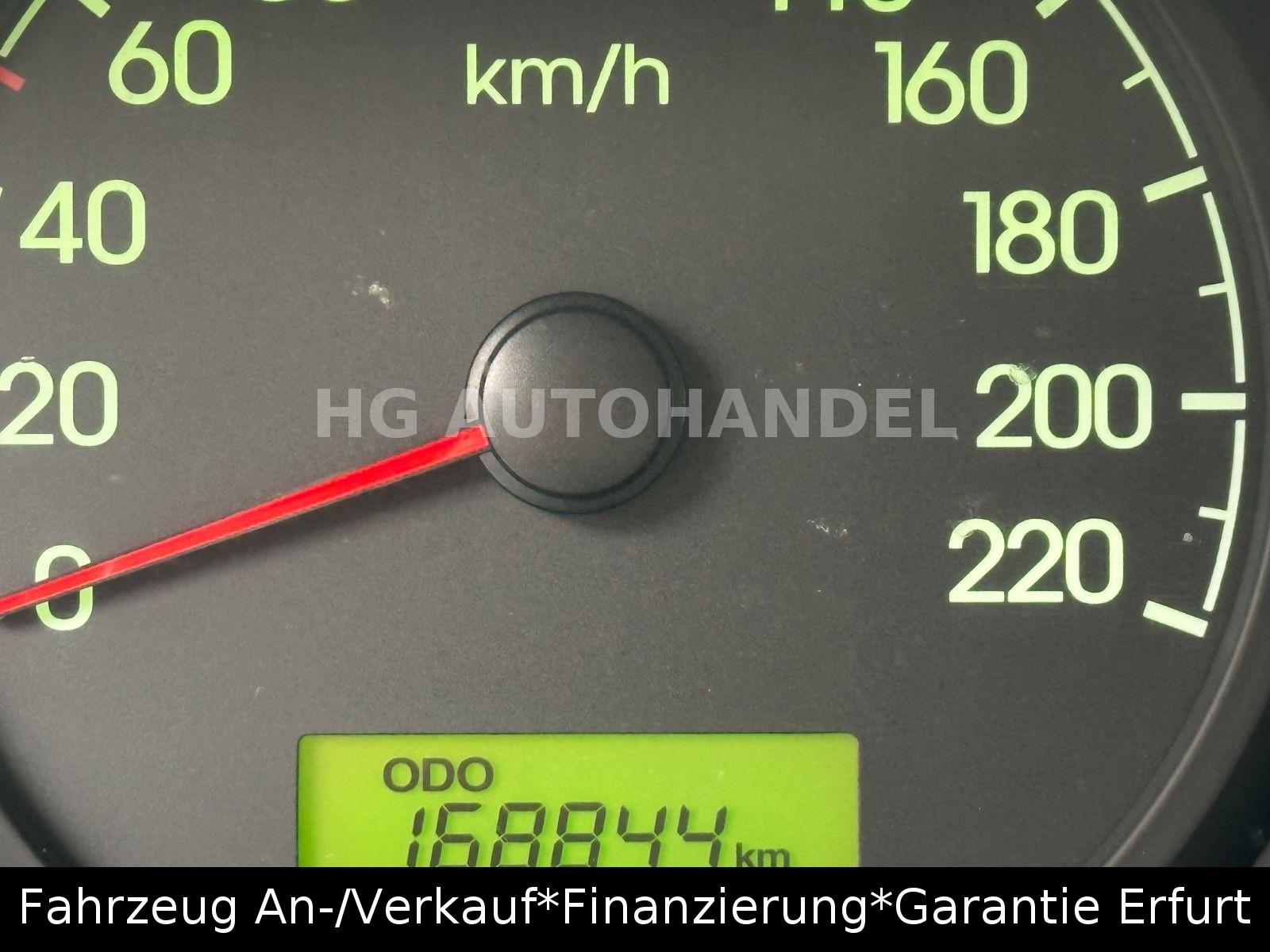 Hyundai H-1 Kasten 8-fach bereift