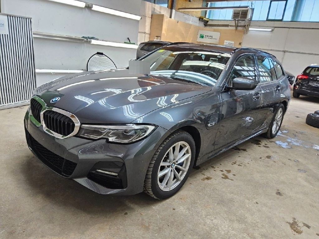 Image of BMW 330