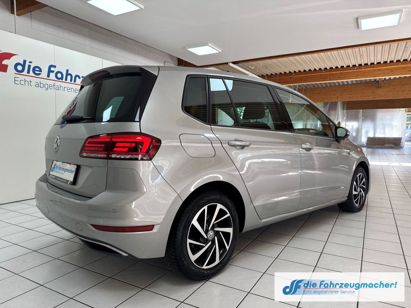 Fahrzeugabbildung Volkswagen Golf Sportsvan VII Join StandHZG Navi Dyn. Kurve
