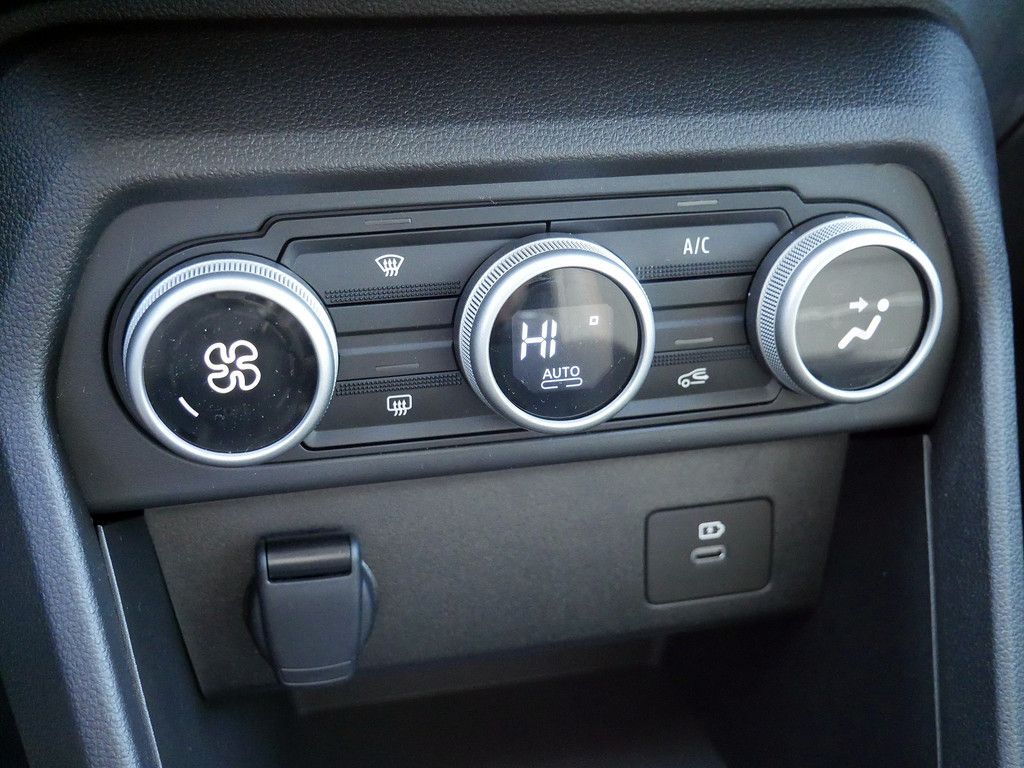 Fahrzeugabbildung Dacia Sandero Stepway Expression TCe 90