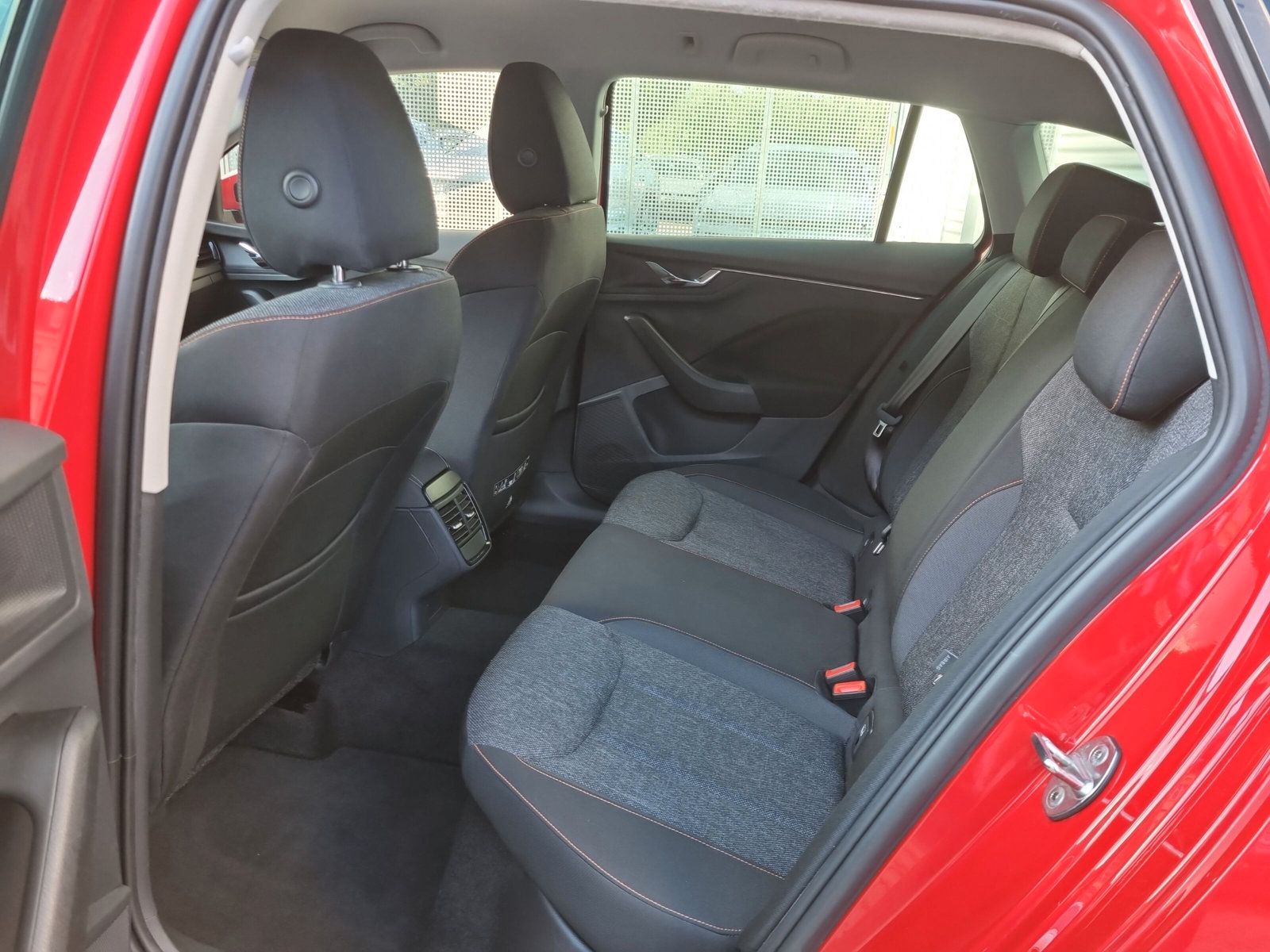 Fahrzeugabbildung SKODA Scala 1.5 TSI DSG Clever AHK eKLAPPE LED KAMERA