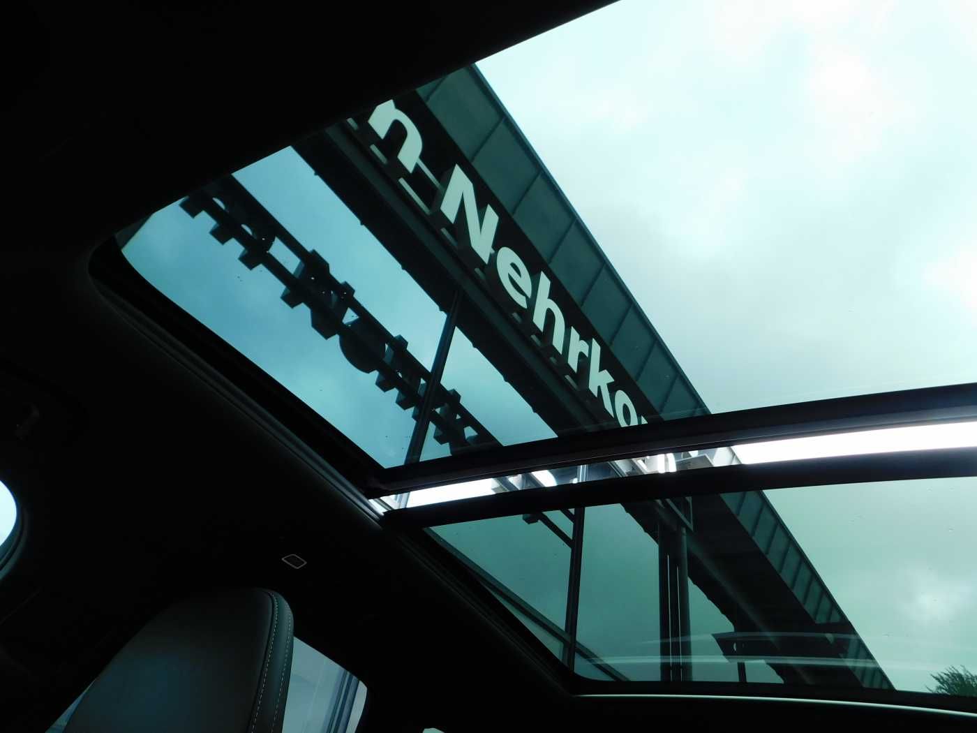 Fahrzeugabbildung Volvo XC60 T8 AWD R-Design 'Head-Up ACC'