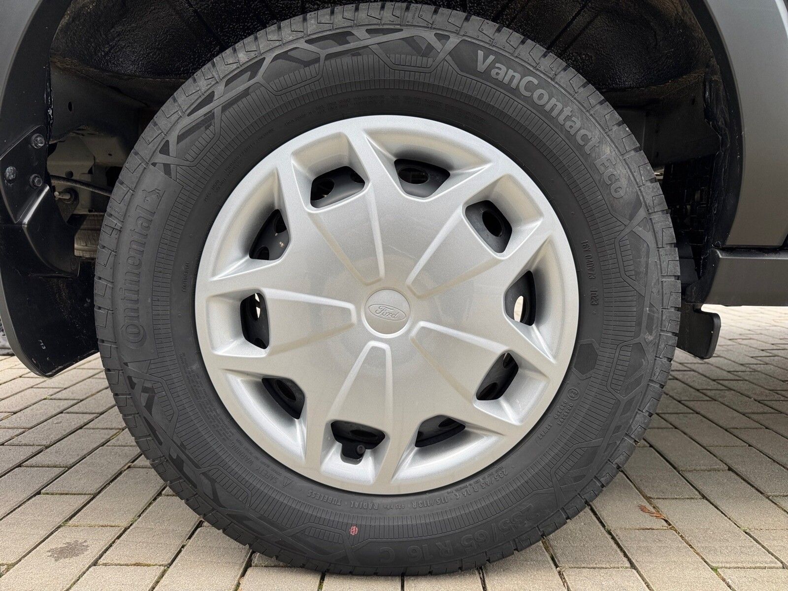 Fahrzeugabbildung Karmann Dexter 4x4 DE 570 AW Klima, RFK, Heizung 4KW