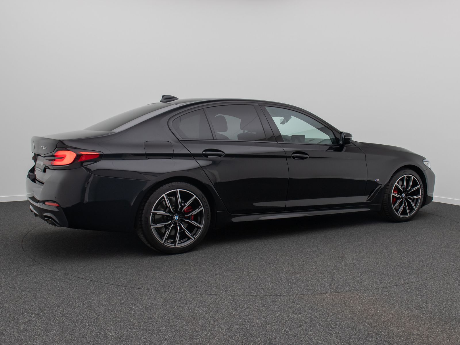 Fahrzeugabbildung BMW 530i M Sport Glasdach Kamera Laser HUD DAB H/K