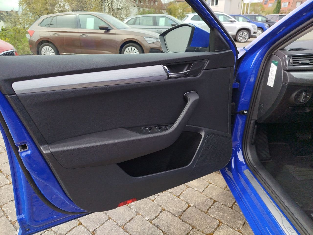 Fahrzeugabbildung SKODA Superb Combi Ambition iVTS115/1.4A6F, Navi