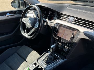 Volkswagen Passat - 12