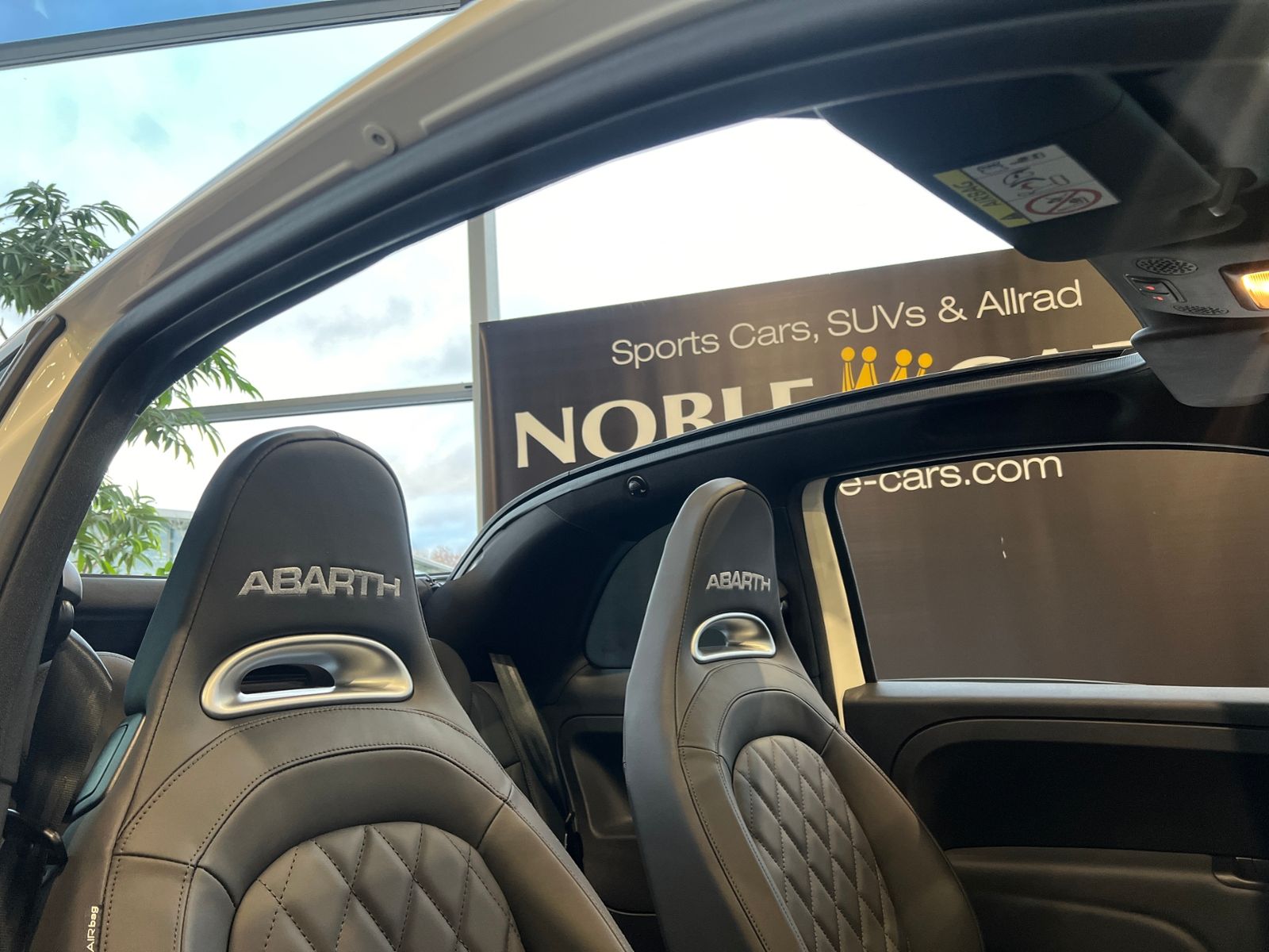 Fahrzeugabbildung Abarth 695C KLIMA LEDER NAV DAB PDC ALU