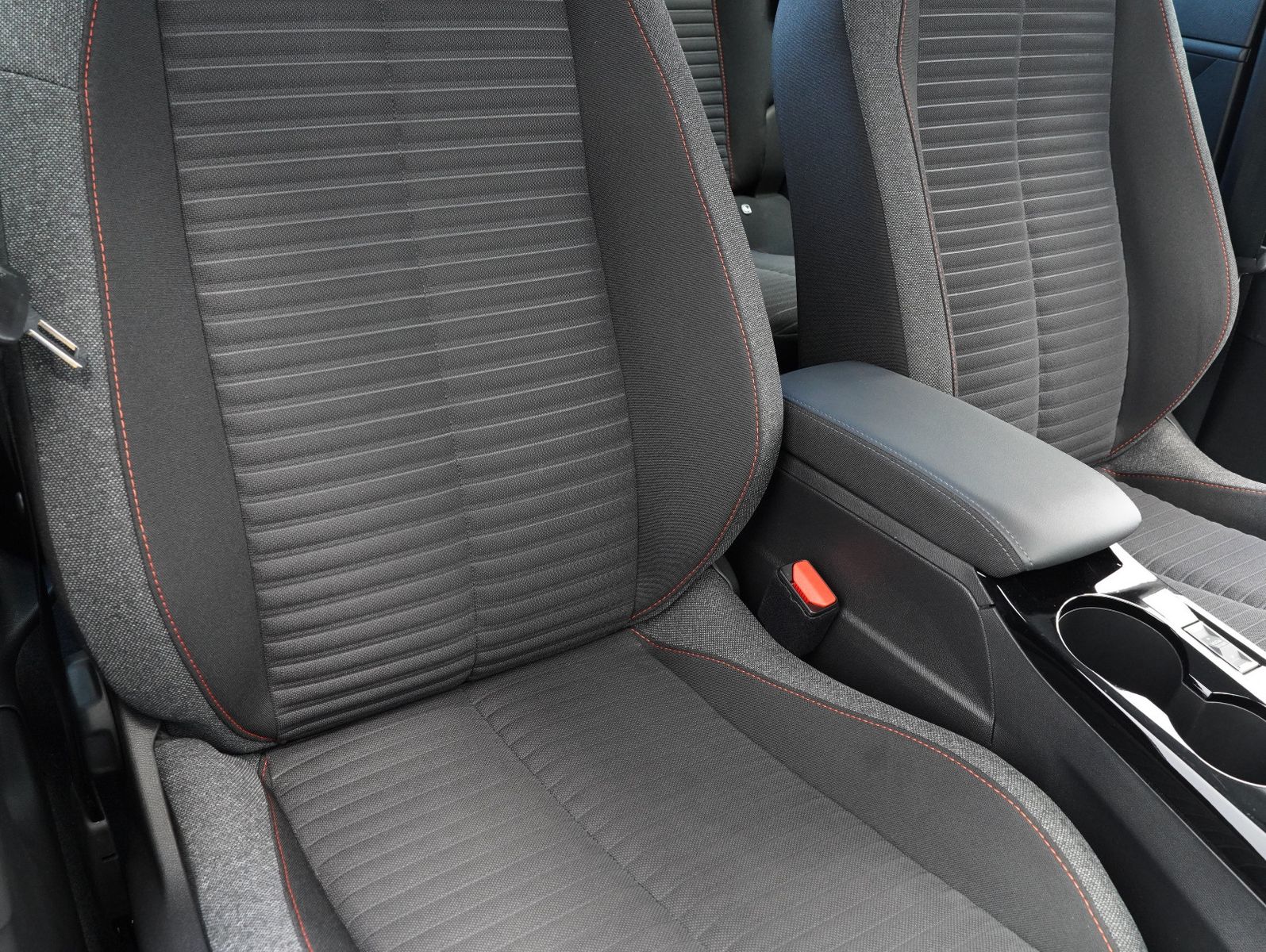 Fahrzeugabbildung Peugeot e-208 Active 50KWH/11KW/WÄRMEPUMPE/SOH