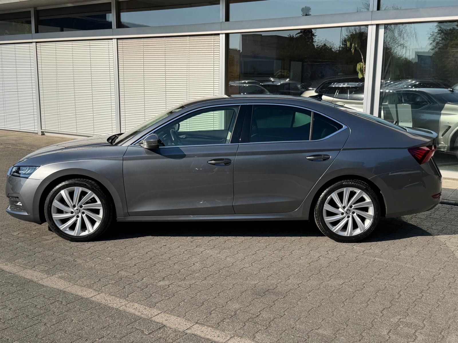 Fahrzeugabbildung SKODA Octavia 2.0TDI Style >VIRTU+HEAD+LED+SHZ+ACC+18"