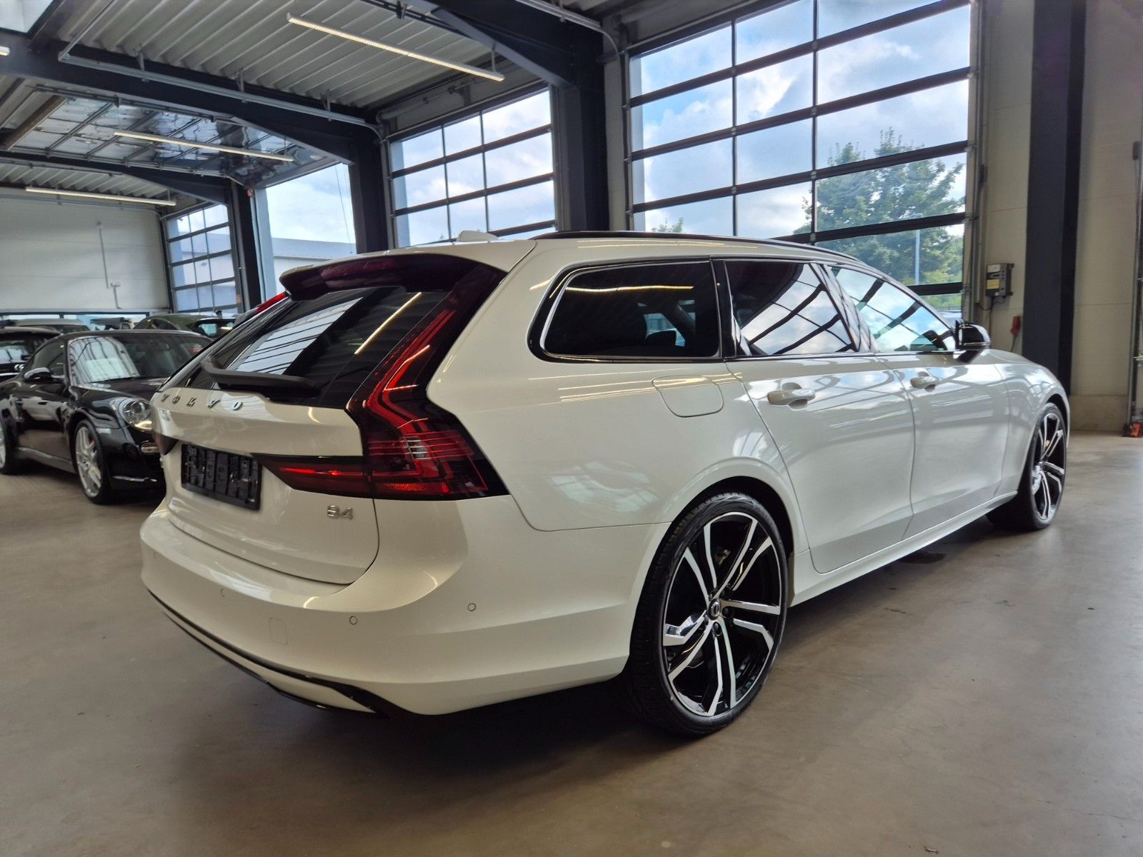Volvo V90 B4 2.0d ULTIMATE DARK LEDER NAV LED PANO ACC foto 7