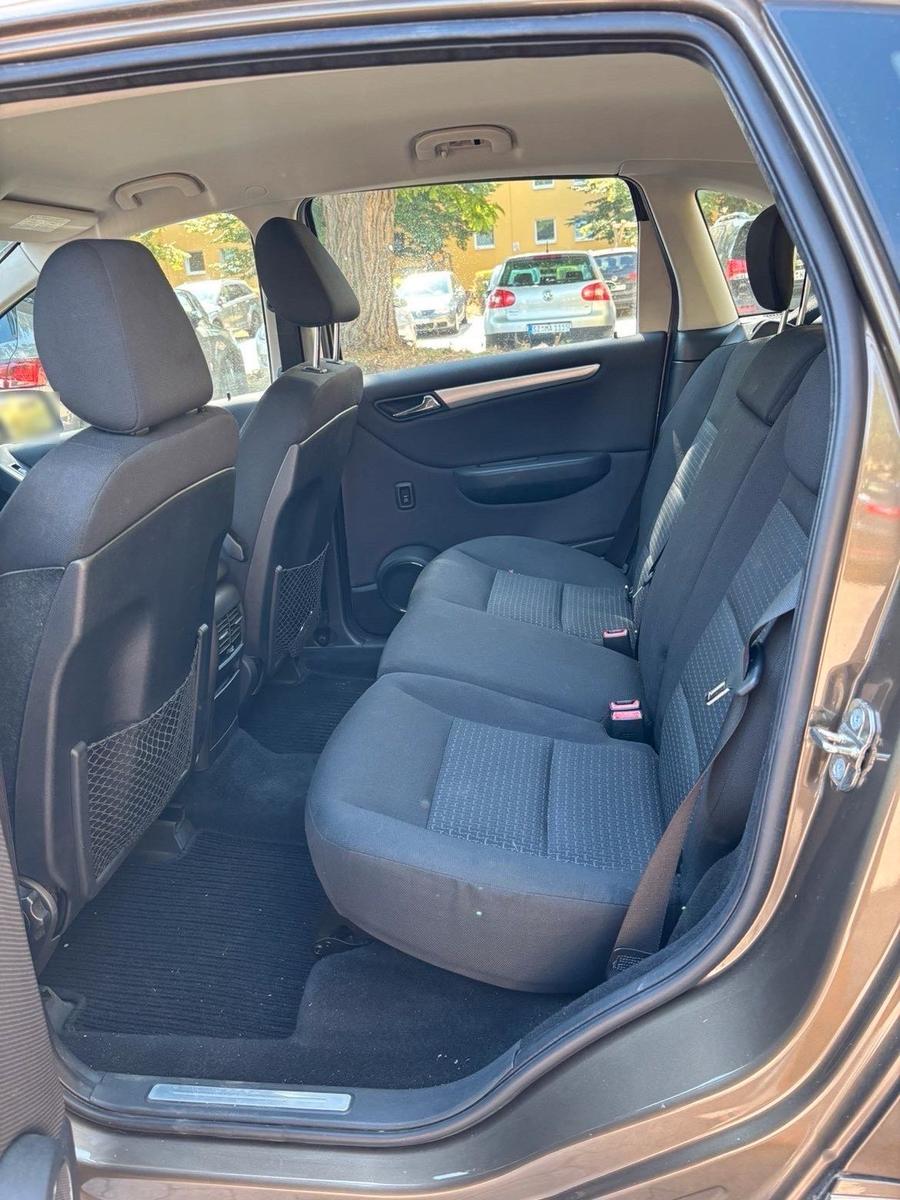 Mercedes-Benz B200 2012 — photo 12