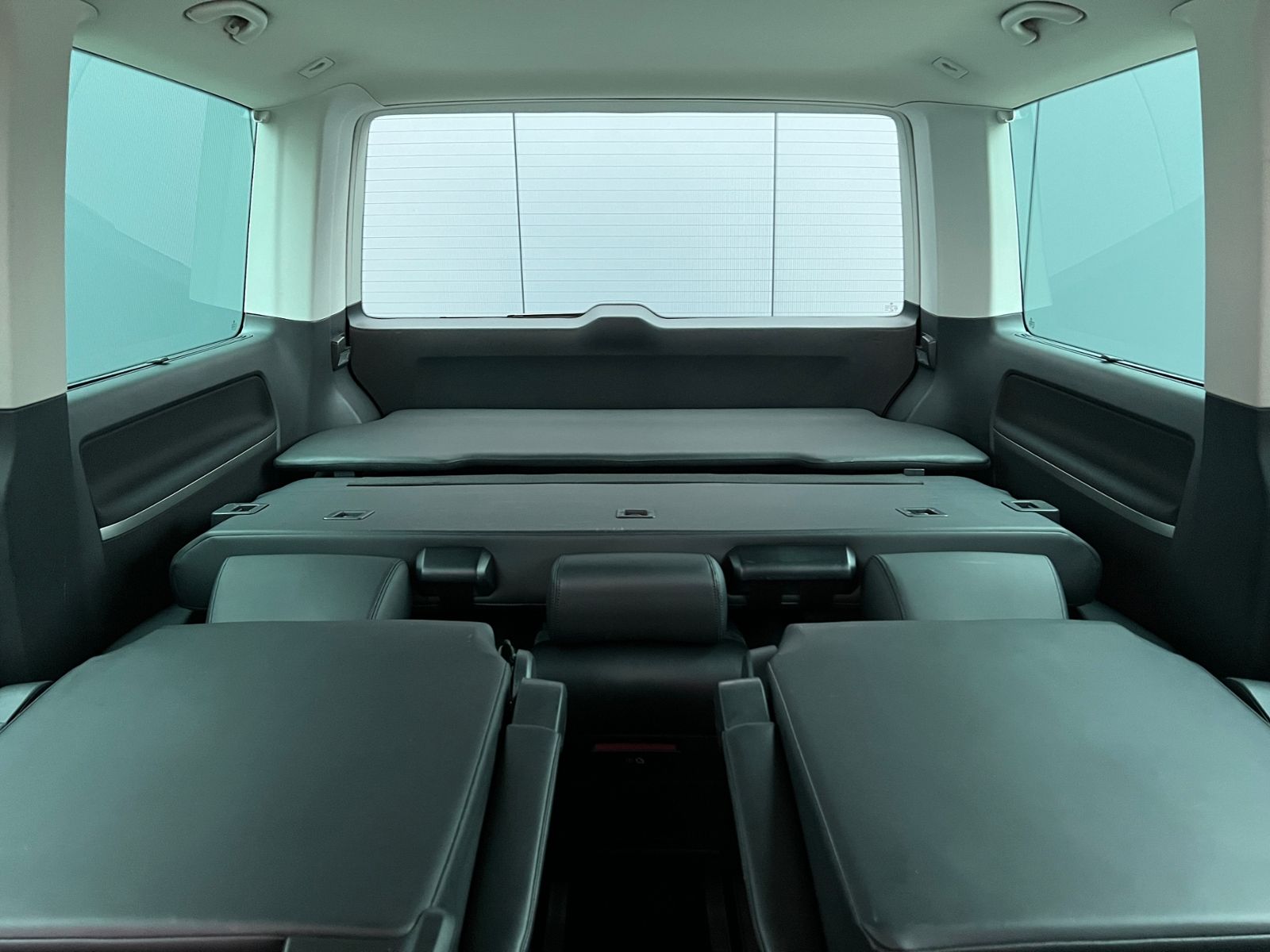 Fahrzeugabbildung Volkswagen T6 Multivan Generation Six 2.0 TDI DSG *AHK, LED