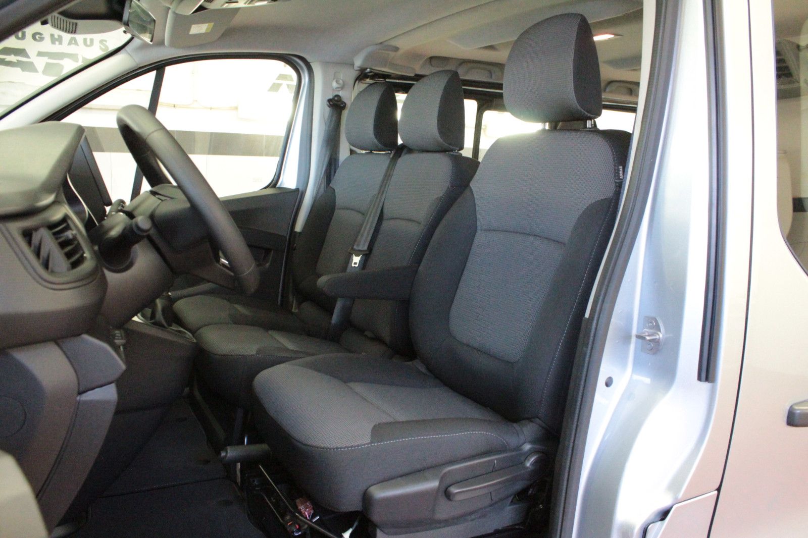 Fahrzeugabbildung Renault Trafic Dci 150 Grdt Evolution *Rollstuhlrampe*