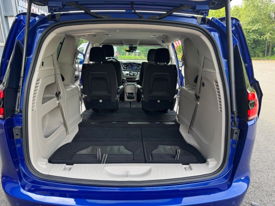 Fahrzeugabbildung Chrysler Pacifica 3.6 LX touring Allrad PDC ACC UFF