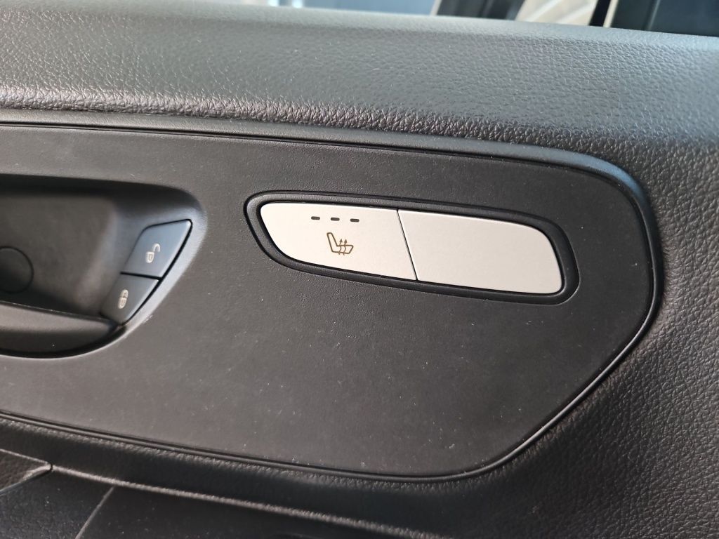 Fahrzeugabbildung Mercedes-Benz Vito 114 Kasten extralang LED-ILS AHK 2xST SHZ