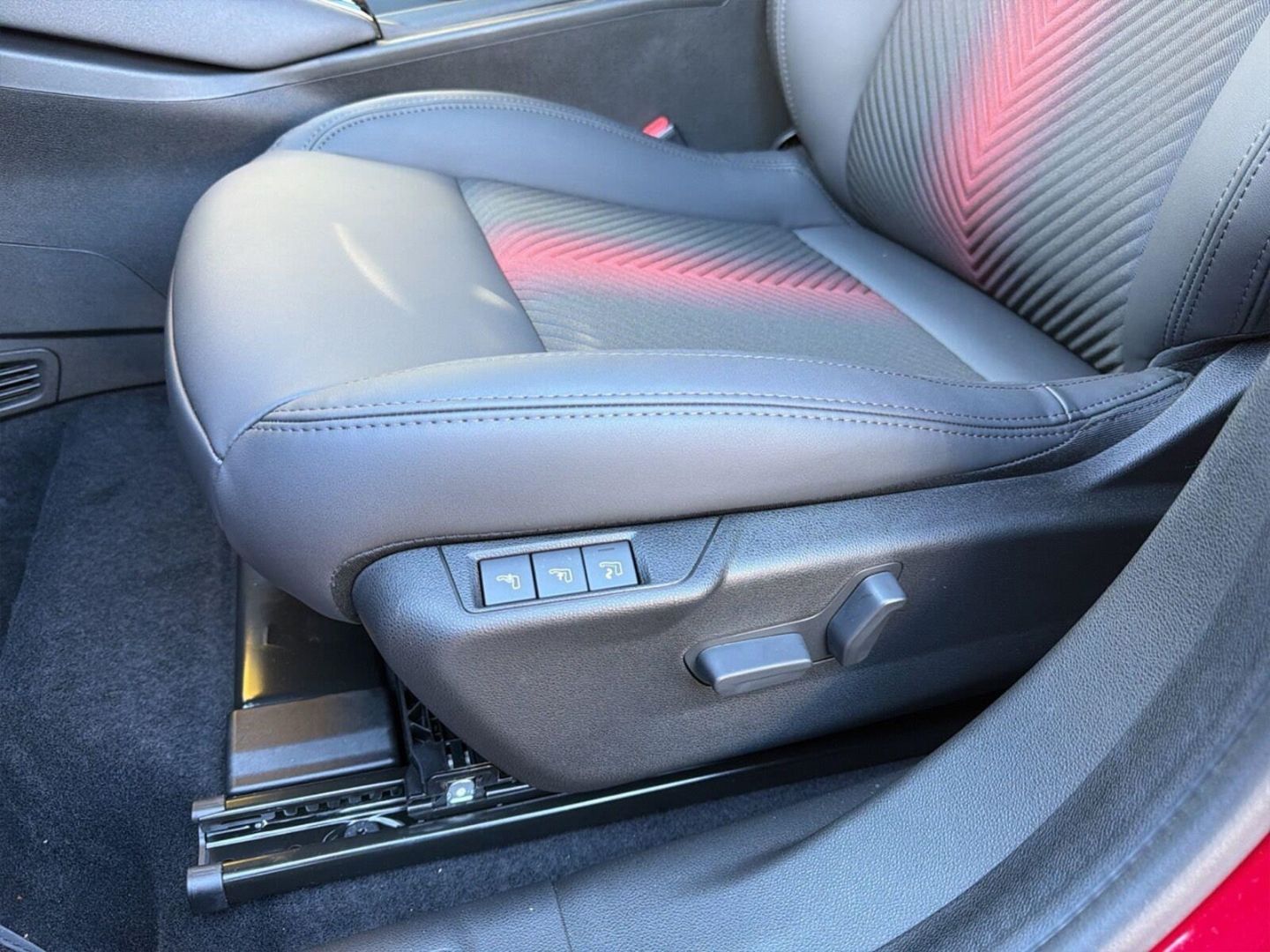 Fahrzeugabbildung Alfa Romeo Junior Ibrida 1.2 VGT 48V-Hybrid 107 kW Ti