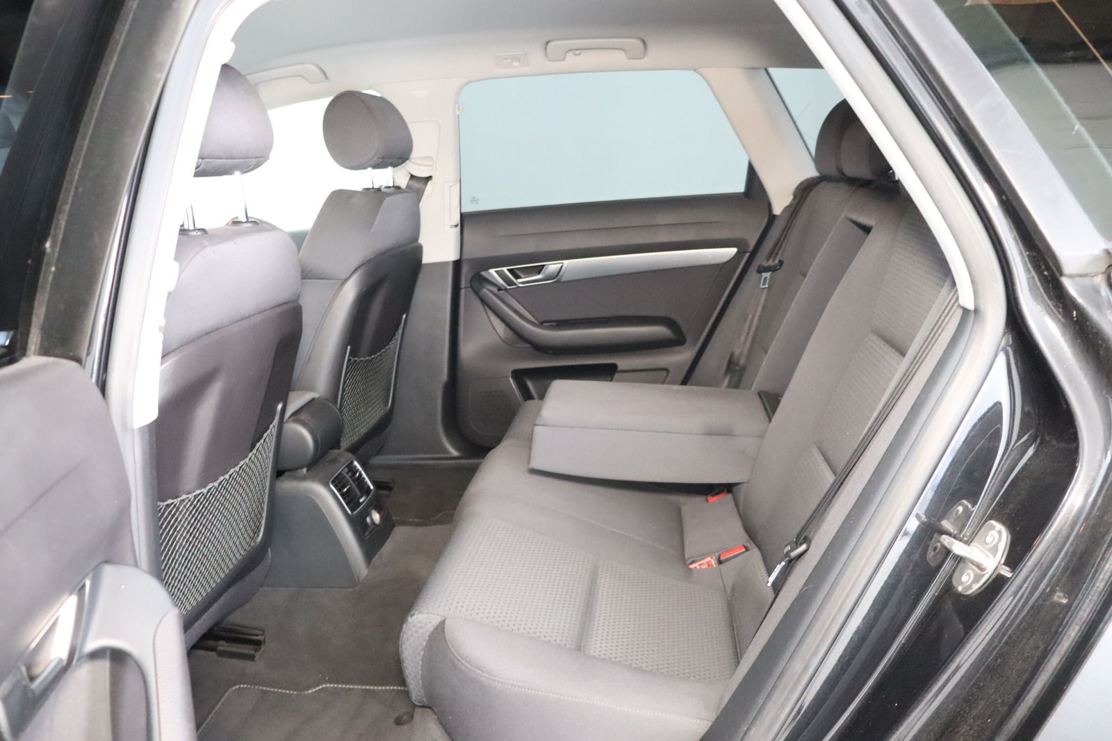 Fahrzeugabbildung Audi A6 2.0 TDI multitronic Avant * Xenon * AHK * PDC