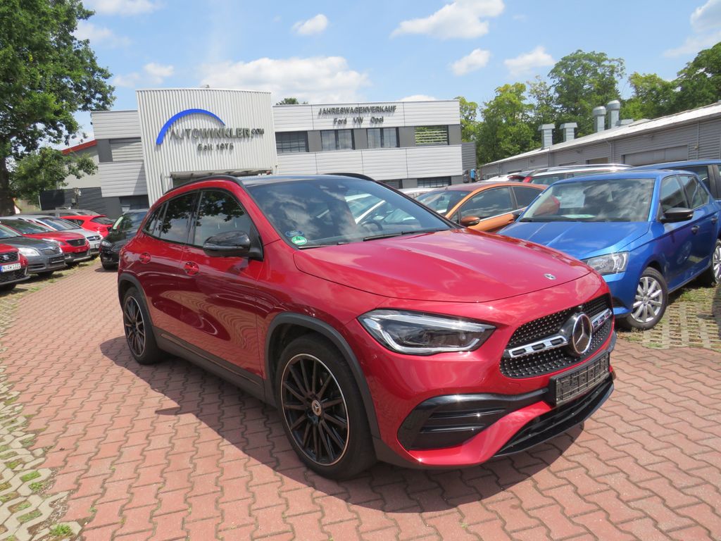 MERCEDES-BENZ GLA 250 *PANODACH+AHK+LED+CAM*