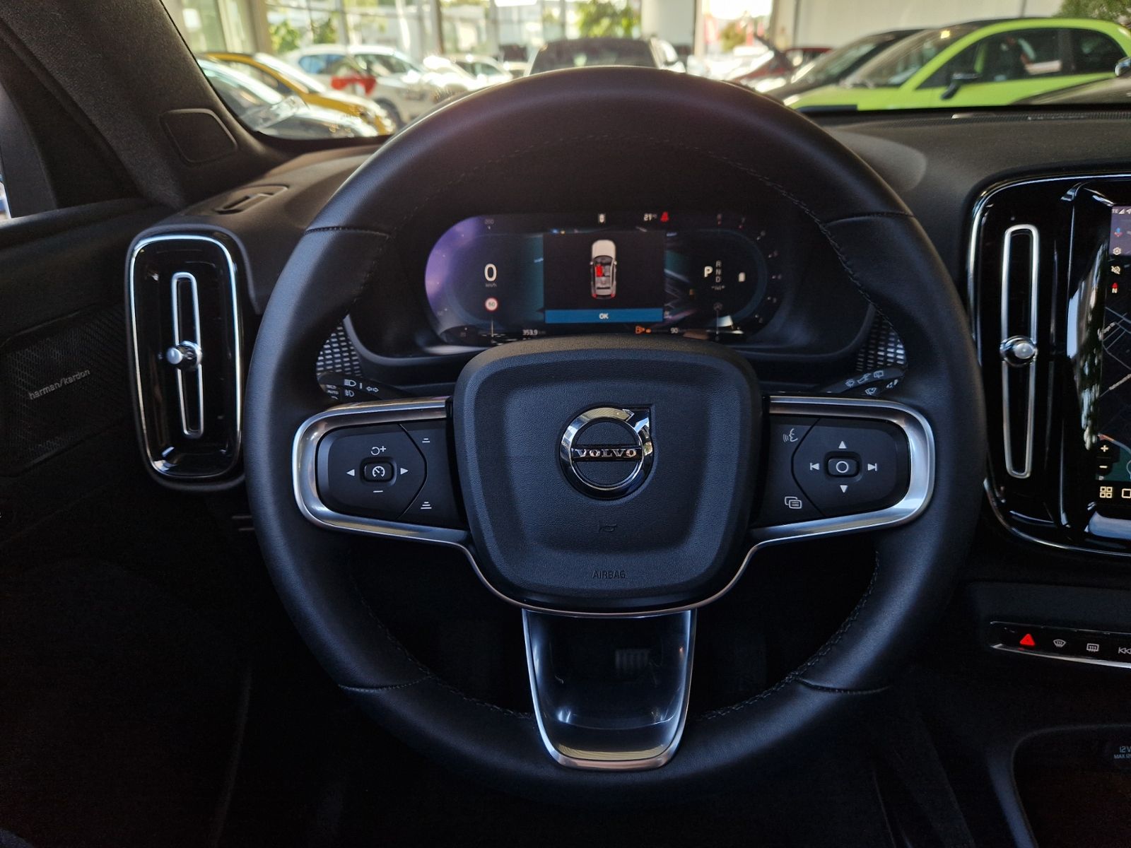 Fahrzeugabbildung Volvo XC40 Ultra Dark PANO KLIMA ALU AHK NAVI