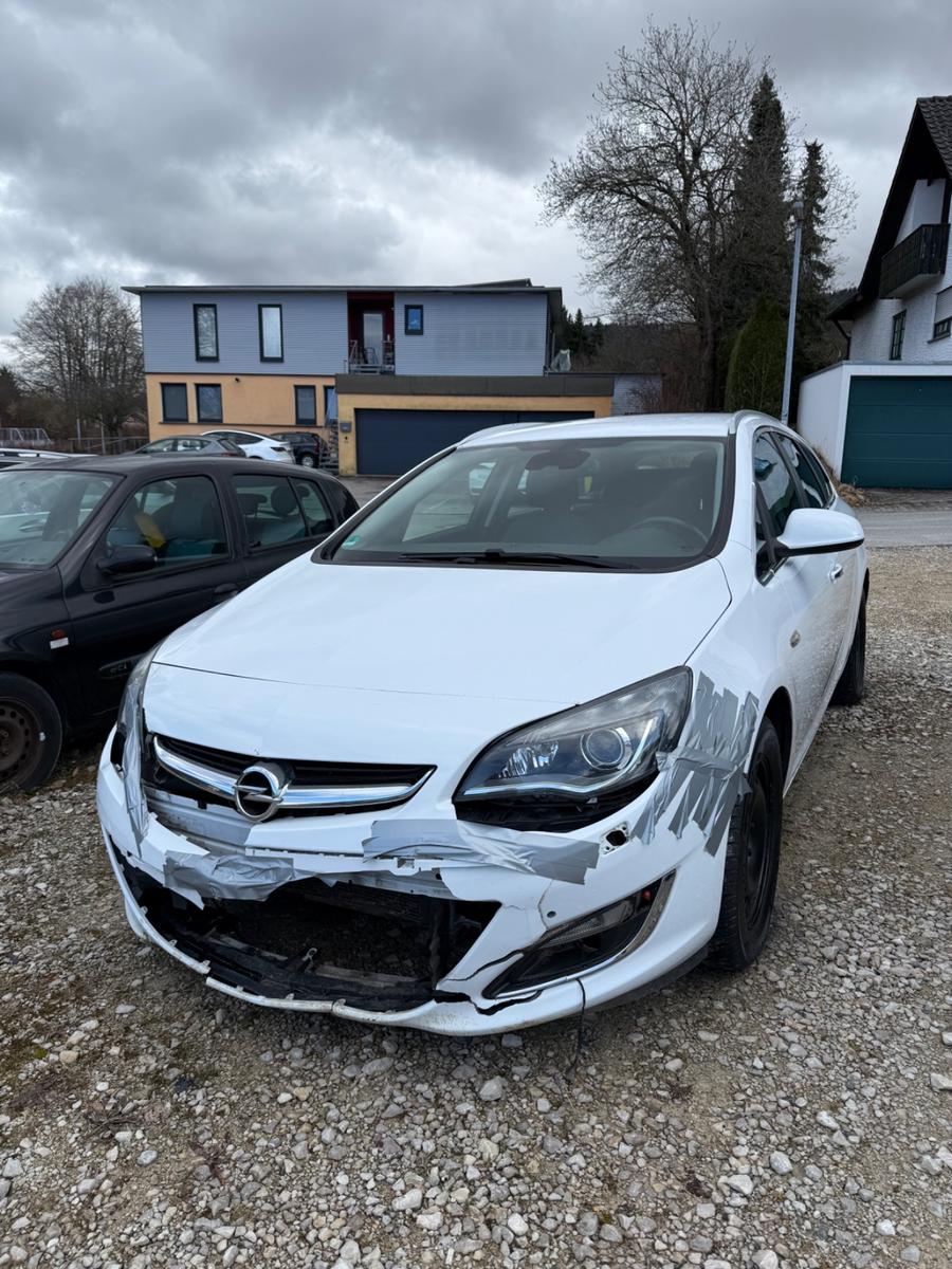 Opel Astra J Sports Tourer Exklusiv*UNFALLFAHRZEUG*
