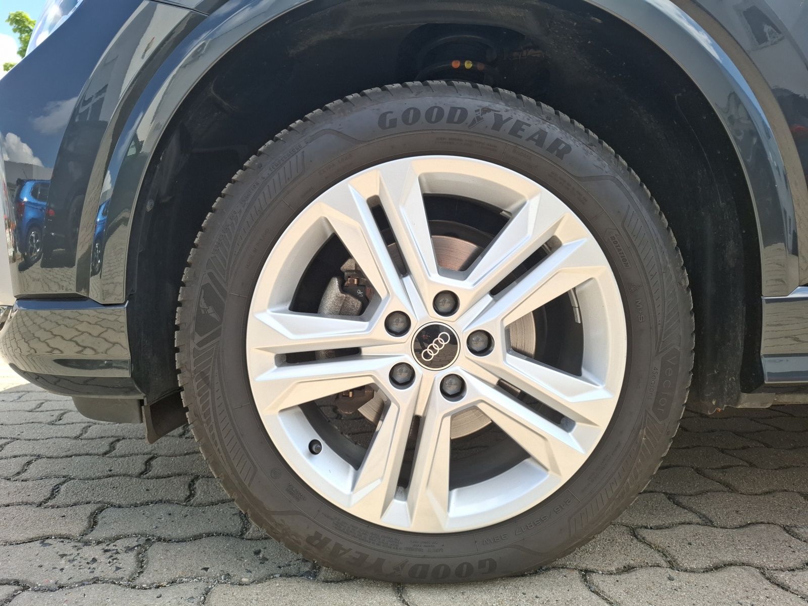 Fahrzeugabbildung Audi Q2 35 TFSI advanced S-tronic Matrix AVC Navi ACC