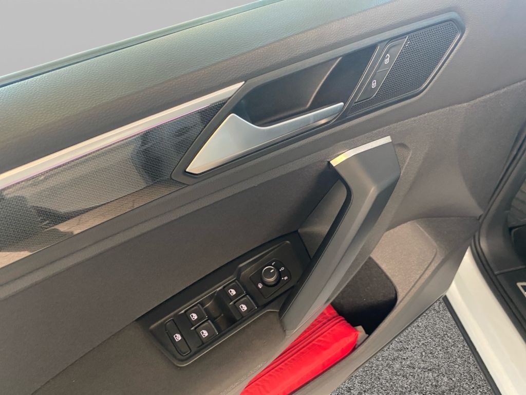 Fahrzeugabbildung Volkswagen Tiguan 2.0 TDI DSG Life *3 Jahre Anschlussgarant