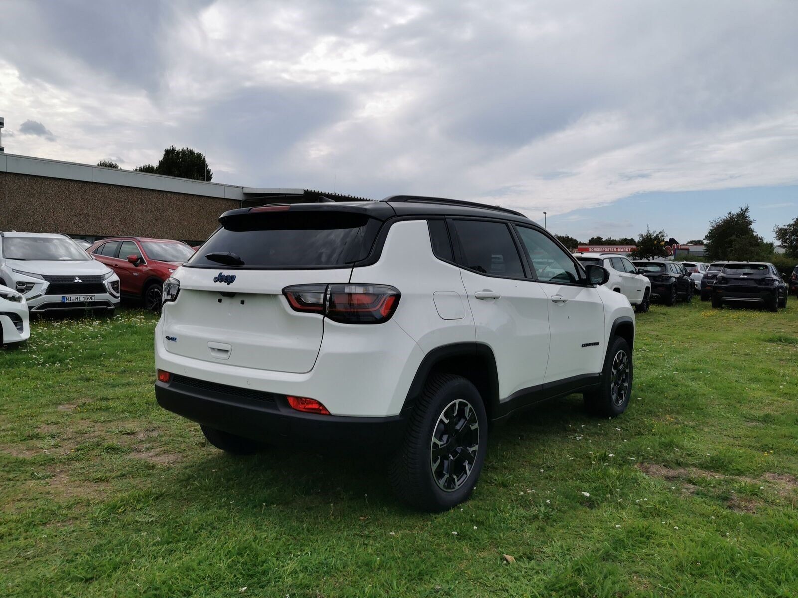 Fahrzeugabbildung Jeep Compass 1.3l T4-PHEV 177kW High Upland Auto. 4WD