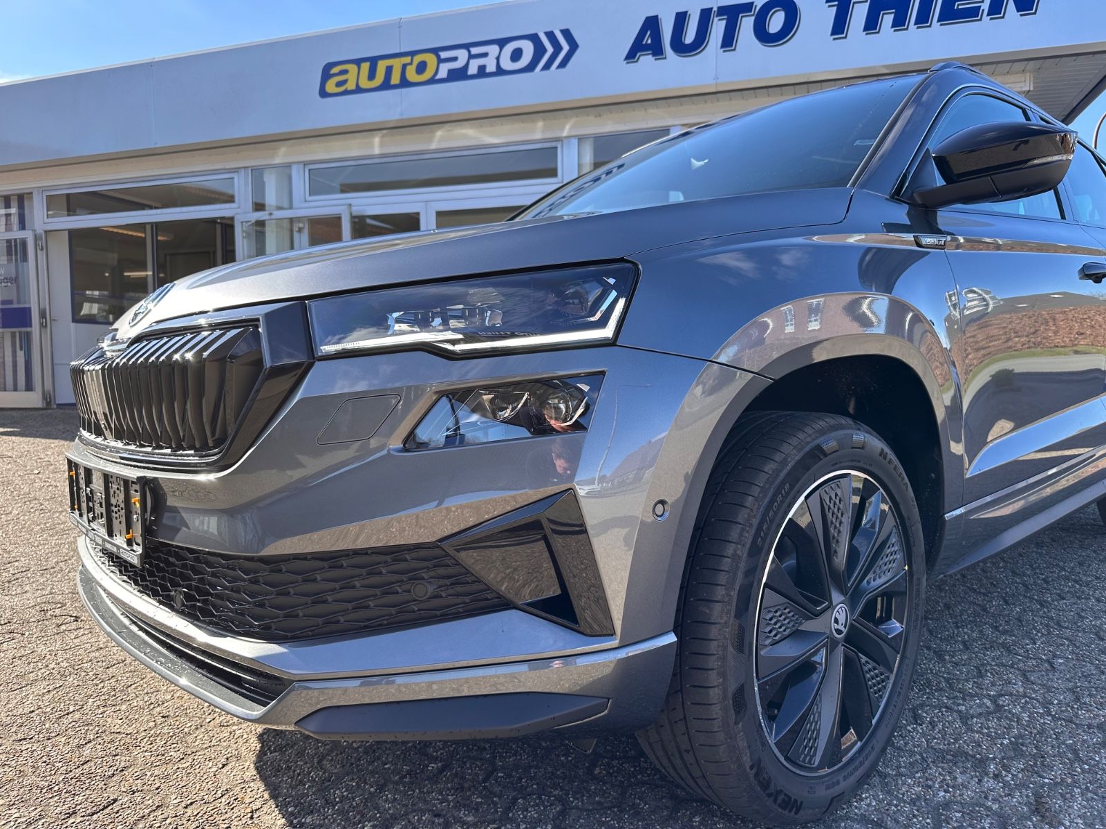 Fahrzeugabbildung SKODA Karoq Sportline 1.5 TSI DSG MATRIX/AHK/ACC/Navi