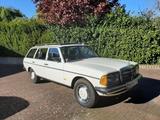 Mercedes-Benz W123 240 T - Mercedes-Benz 240 in Hamburg