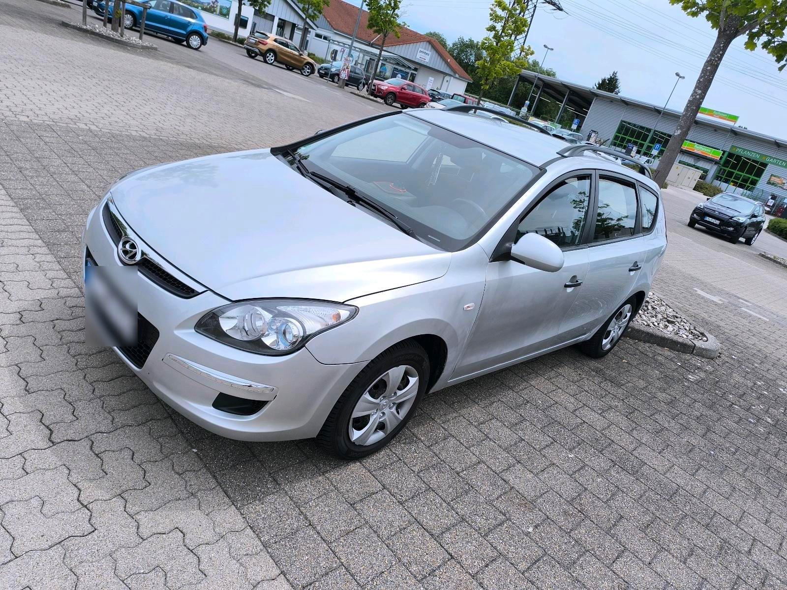 Hyundai i30 2010 — rear view