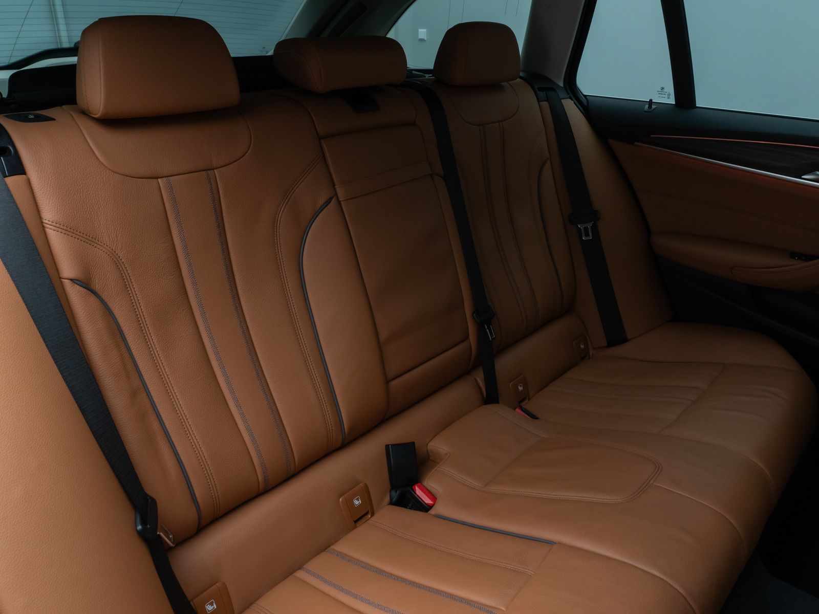 Fahrzeugabbildung BMW 530e xD LuxuryLine 360°HUD DAB AHK Komfort Sport