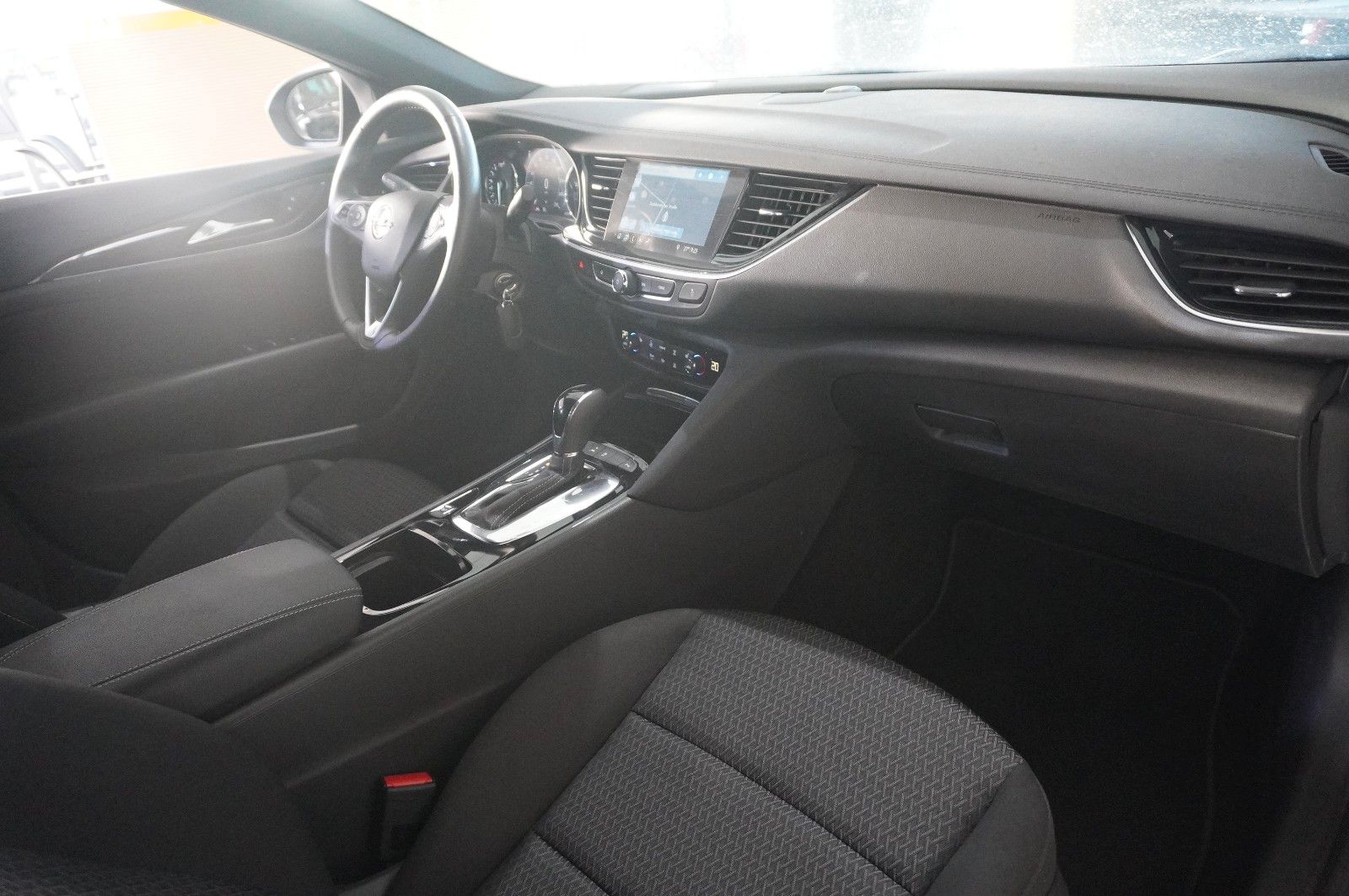 Fahrzeugabbildung Opel Insignia B ST 2.0T ELEGANCE NAVI/LED/VIRT./DAB+