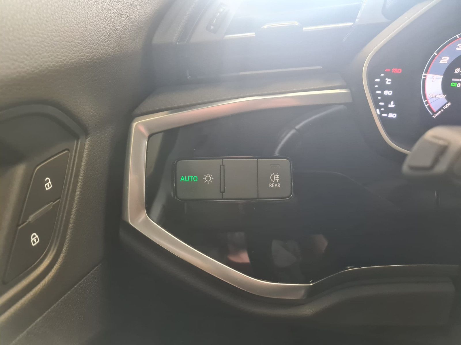 Fahrzeugabbildung Audi Q3 35 TFSI / LED / NAVI / AHK / VIRTUELL