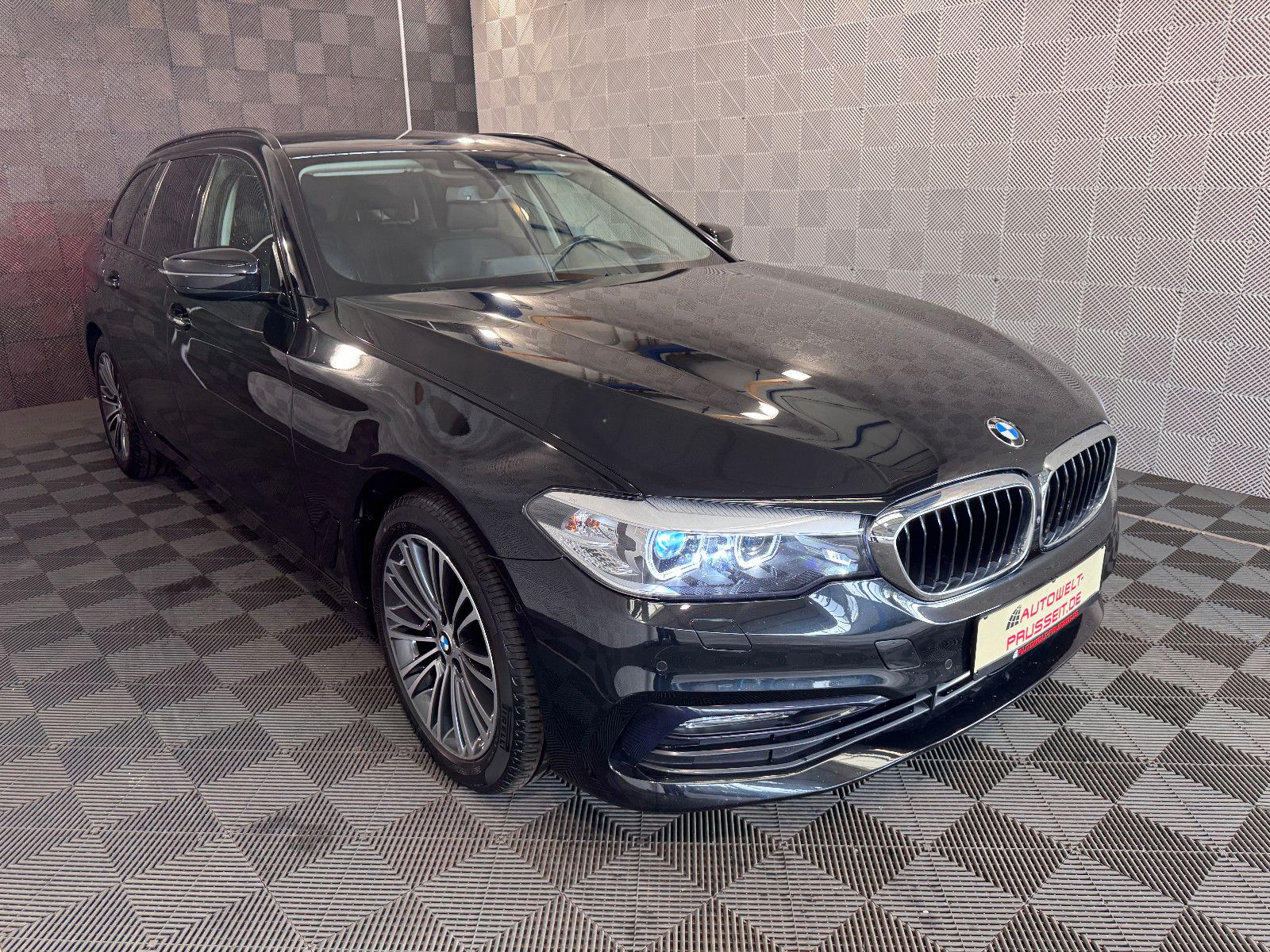 Gebrauchtwagen BMW 520 520d Touring xDr.*BUSINESS*360°ACC-HUD-MEMO-18" in Horb am Neckar