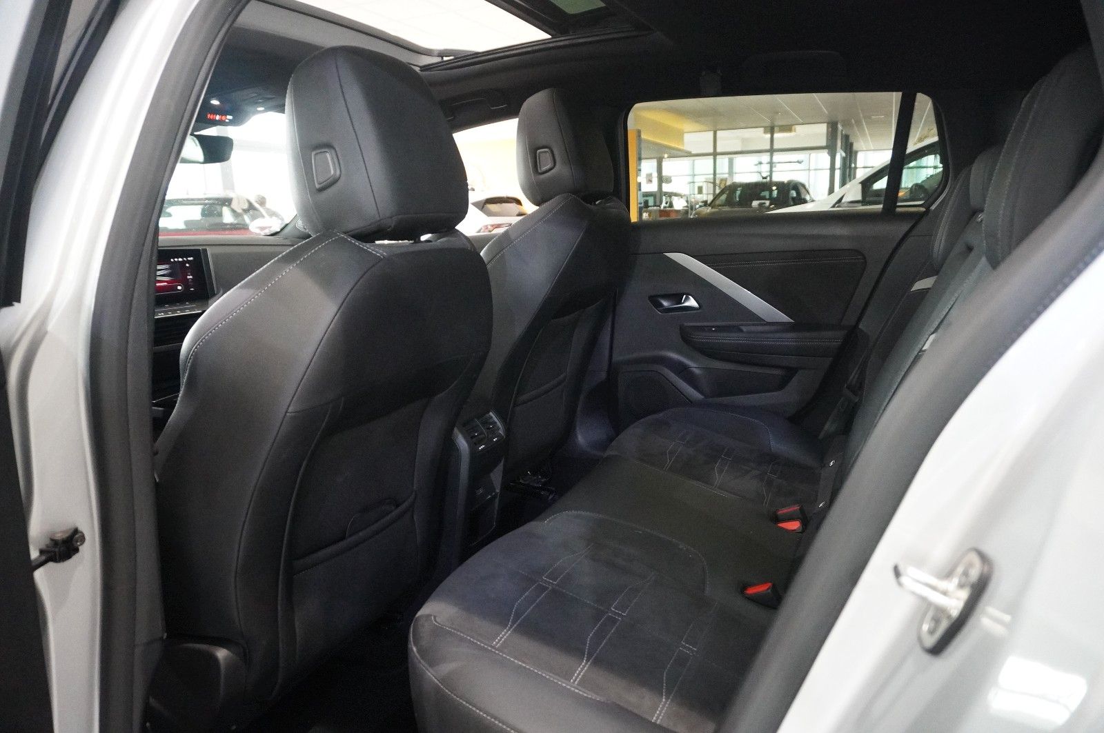 Fahrzeugabbildung Opel Astra L ST 1.5D ULTIMATE NAVI/LED/360°/PANO/DAB+